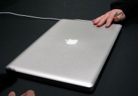 macbook pro unibody 17 142 200x139 - Le nouveau MacBook Pro 17&quot; [Janvier 2009] Le nouveau MacBook Pro 17&quot; [Janvier 2009]