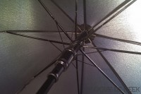 thinkgeek parapluie katana 08 200x133 - Parapluie à manche de Katana [Test] Parapluie à manche de Katana [Test]