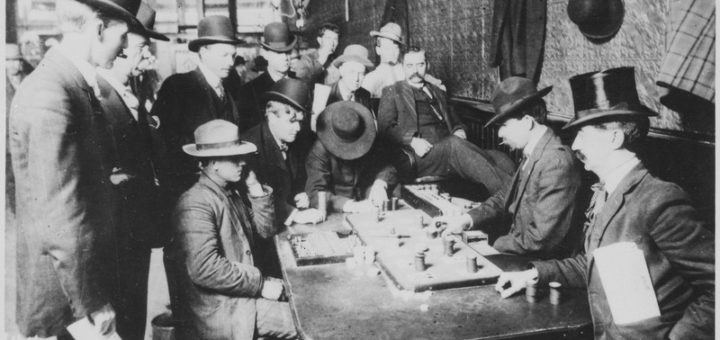 Des saloons enfumés au confort de son canapé : l’évolution du poker